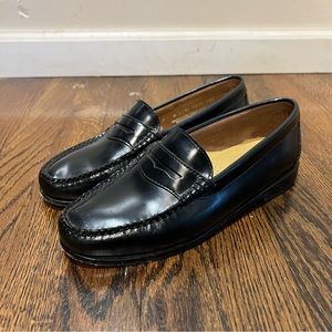 G.H. Bass & Co. Weejuns Leather Penny loafers size 7